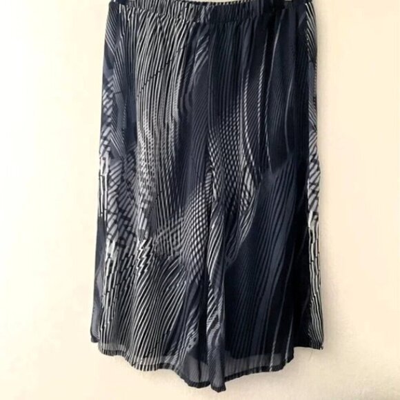 NEW DIRECTION WIDE LEG CAPIS PLUS 2X LIKE NEW - Picture 1 of 9